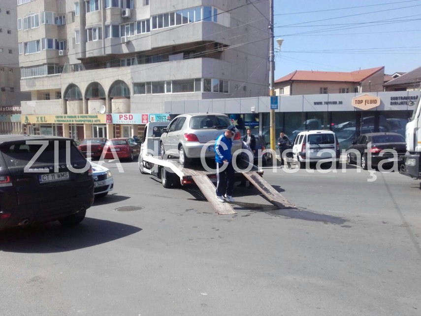 accident in zona trocadero doua masini au fost avariate galerie foto 629952 accident in zona trocadero doua masini au fost avariate galerie foto 629952