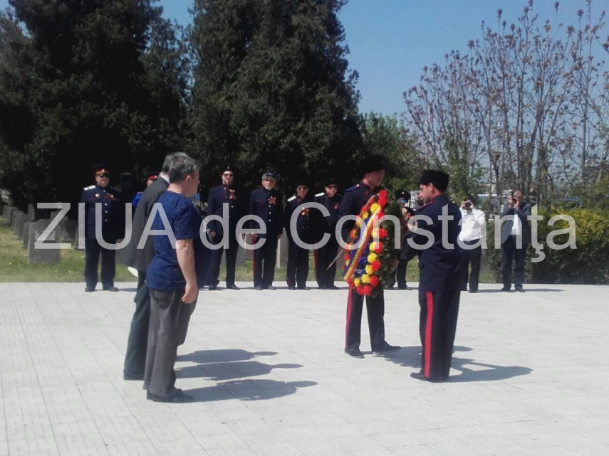 depunere de coroane de flori mormantul ostasului sovietic din constanta galerie foto 630123