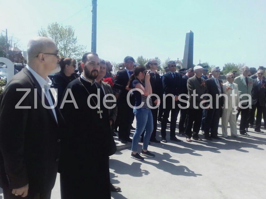 depunere de coroane de flori mormantul ostasului sovietic din constanta galerie foto 630123