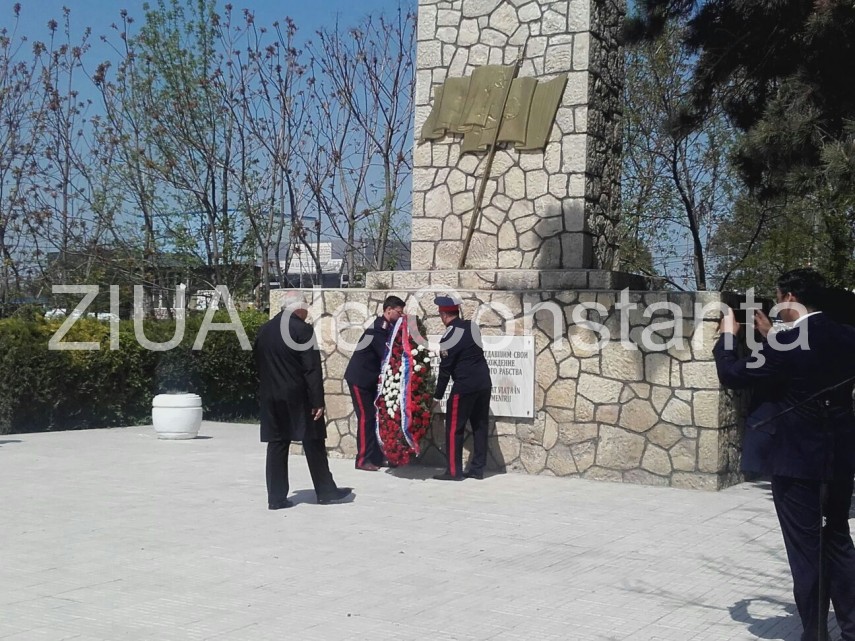 depunere de coroane de flori mormantul ostasului sovietic din constanta galerie foto 630123