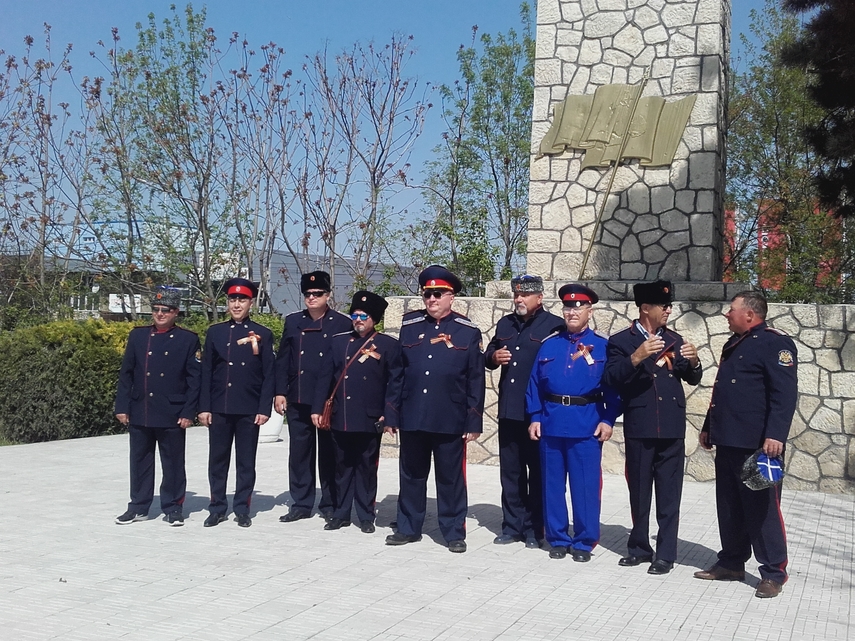 depunere de coroane la constanta consulul federatiei ruse vladimir volkov traiasca pacea si triumful