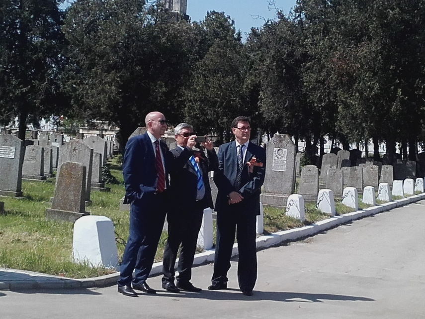 depunere de coroane la constanta consulul federatiei ruse vladimir volkov traiasca pacea si triumful