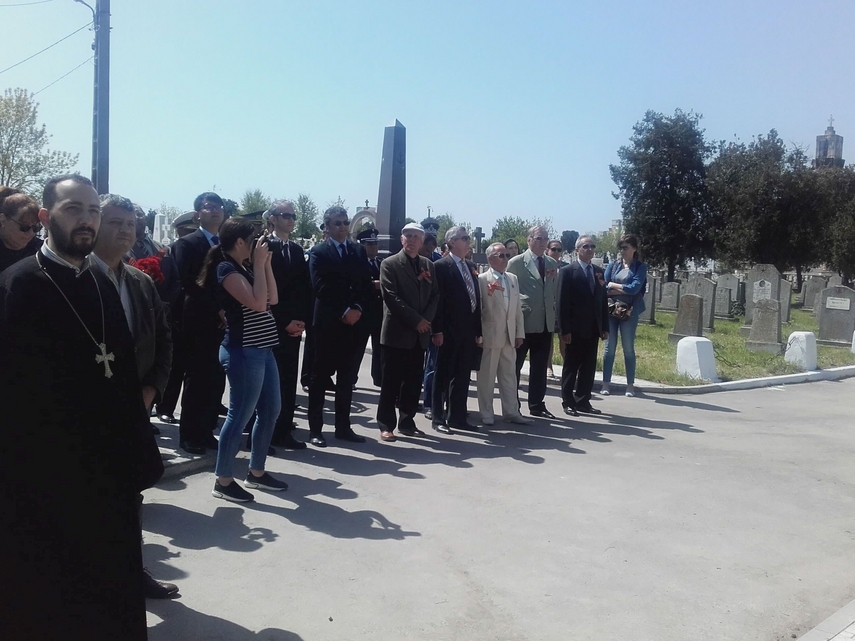 depunere de coroane la constanta consulul federatiei ruse vladimir volkov traiasca pacea si triumful