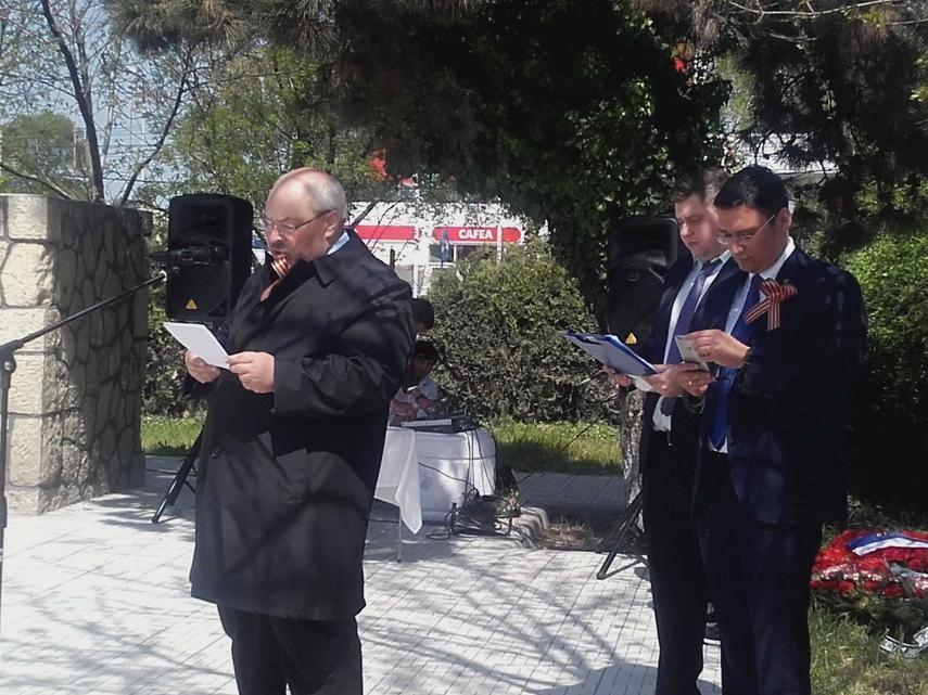 depunere de coroane la constanta consulul federatiei ruse vladimir volkov traiasca pacea si triumful