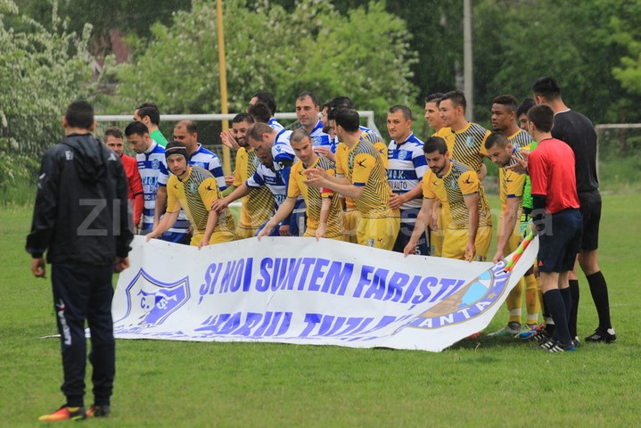 doi nigerieni sunday prince si dikeme ditini joaca fotbal la farul tuzla galerie foto 630704