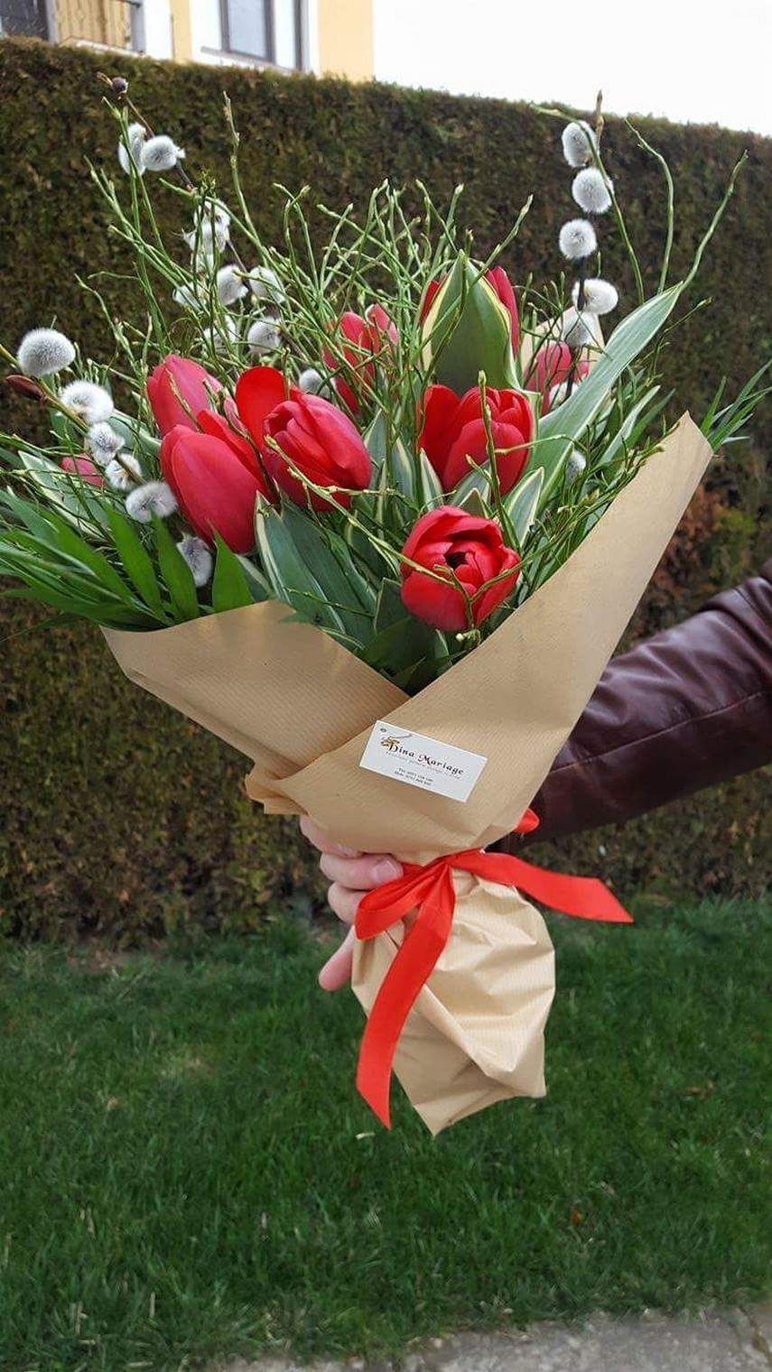 florile sunt sufletul unei persoane dina mariage o florarie cocheta care ne ajuta sa ne organizam nunta