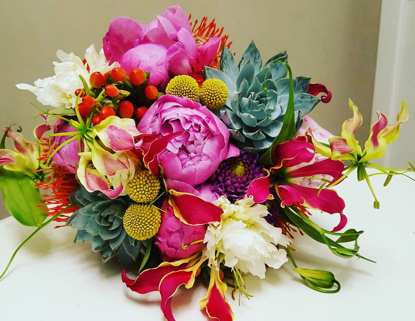 florile sunt sufletul unei persoane dina mariage o florarie cocheta care ne ajuta sa ne organizam nunta