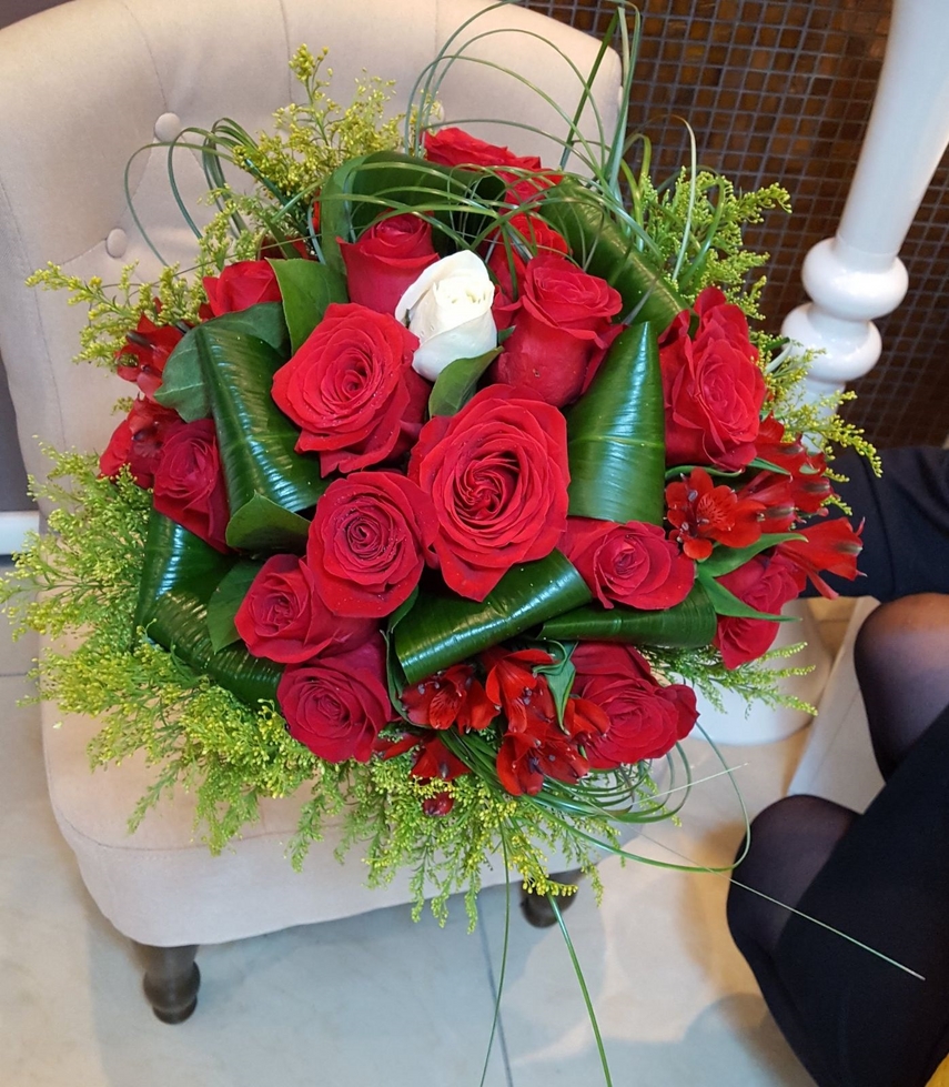 florile sunt sufletul unei persoane dina mariage o florarie cocheta care ne ajuta sa ne organizam nunta