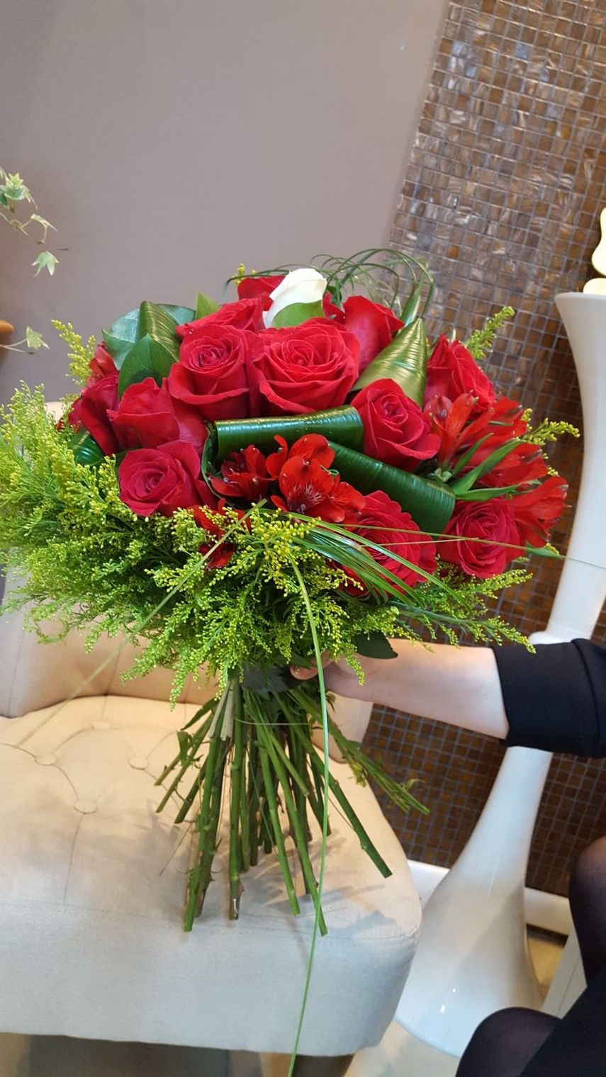 florile sunt sufletul unei persoane dina mariage o florarie cocheta care ne ajuta sa ne organizam nunta