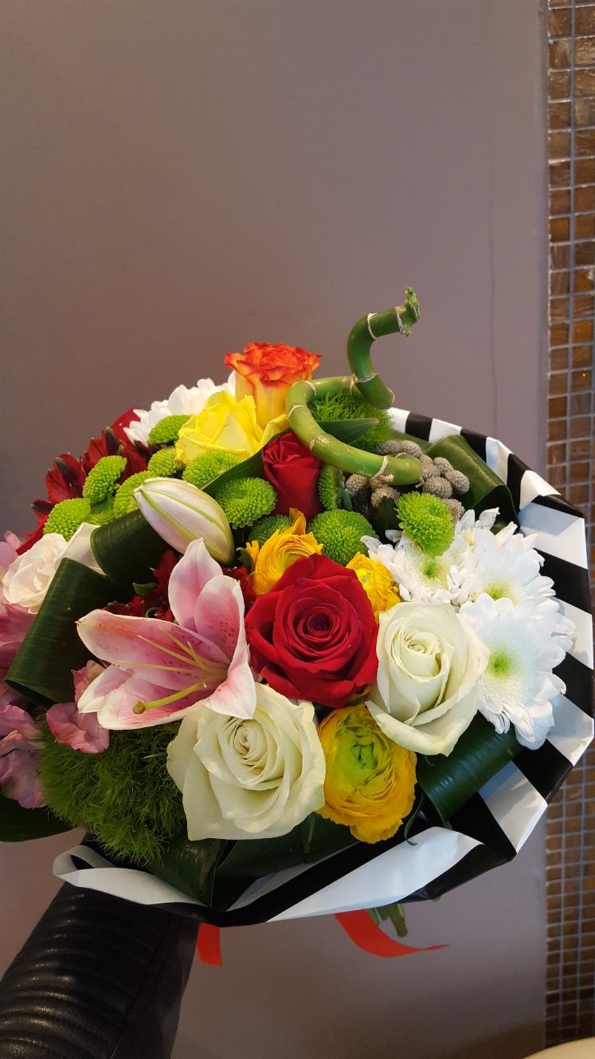 florile sunt sufletul unei persoane dina mariage o florarie cocheta care ne ajuta sa ne organizam nunta