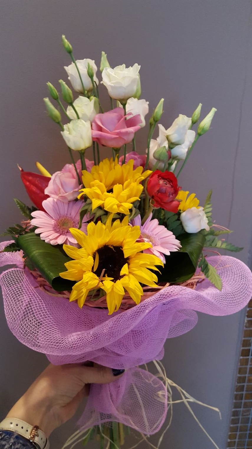 florile sunt sufletul unei persoane dina mariage o florarie cocheta care ne ajuta sa ne organizam nunta