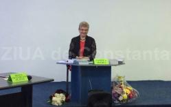 Vasilica Mitrea invită cititorii să reflecteze asupra creaţiilor sale - „Întotdeauna când scriu mă gândesc la ei, de aceea cărţile mele cuprind probleme de viaţă“ (galerie foto)  