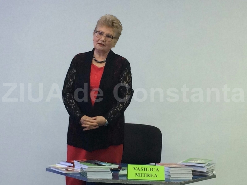 vasilica mitrea invita cititorii sa reflecteze asupra creatiilor sale intotdeauna cand scriu ma gandesc