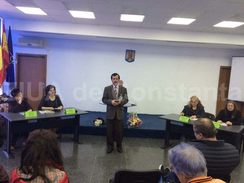 vasilica mitrea invita cititorii sa reflecteze asupra creatiilor sale intotdeauna cand scriu ma gandesc
