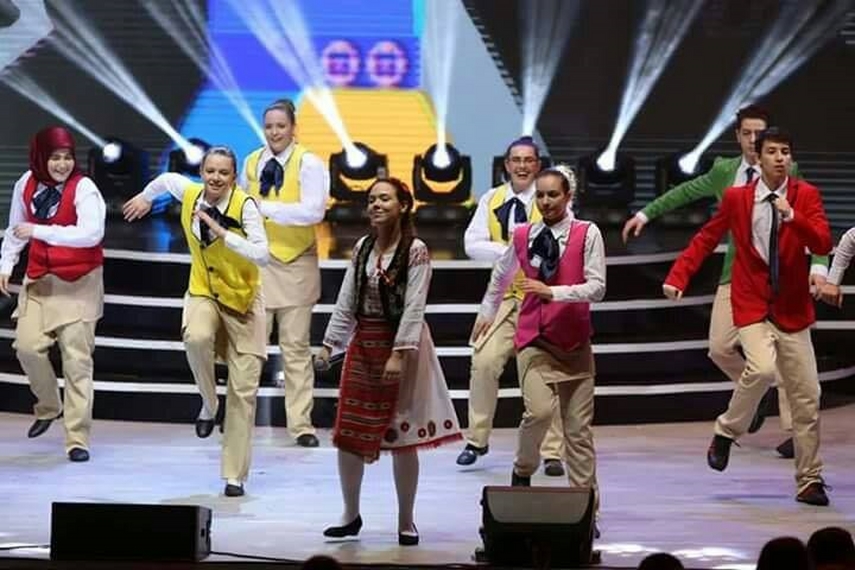 claudia dumitru de la liceul ovidus pe scena festivalului international de limba si cultura de la chisinau
