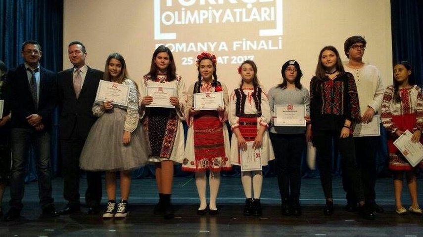 claudia dumitru de la liceul ovidus pe scena festivalului international de limba si cultura de la chisinau