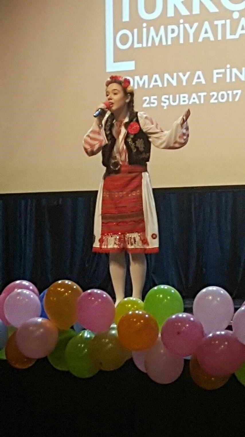 claudia dumitru de la liceul ovidus pe scena festivalului international de limba si cultura de la chisinau