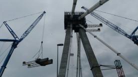 Colierul metalic, în greutate de 90 de tone, de la Podul Agigea a fost coborât  