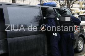 UPDATE Trei constănţeni, reţinuţi pentru trafic de droguri de mare risc şi punerea în circulație de valori falsificate   