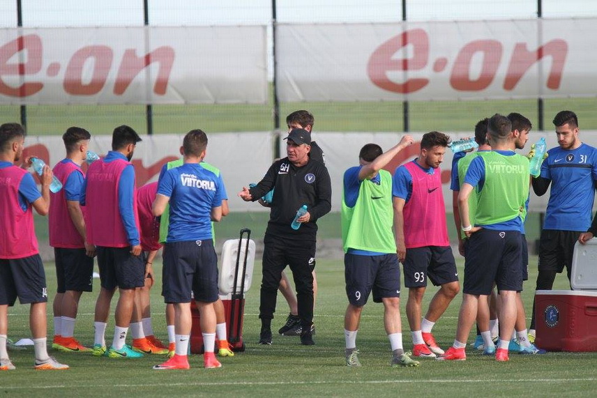 gica hagi vrem sa castigam tot aceasta e mentalitatea noastra fc viitorul pleaca in stagiul de pregatire