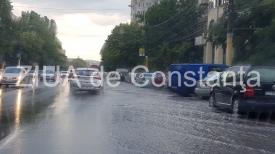 Constanţa sub cod galben de ploaie. Cum arată străzile şi bulevardele (fotoreportaj + video)   