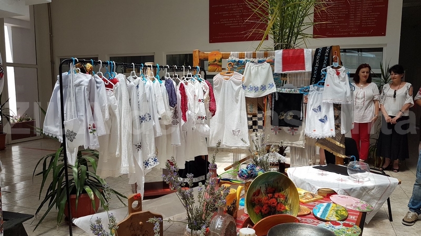 eveniment special la primaria cumpana mai multe familii au primit case galerie foto video 633525