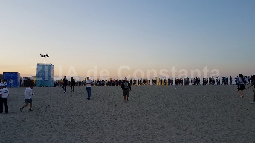 live video festivalul neversea la debut mii de tineri asteapta sa se distreze pe muzica marilor artisti