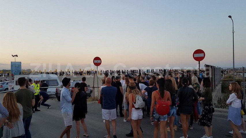 live video festivalul neversea la debut mii de tineri asteapta sa se distreze pe muzica marilor artisti
