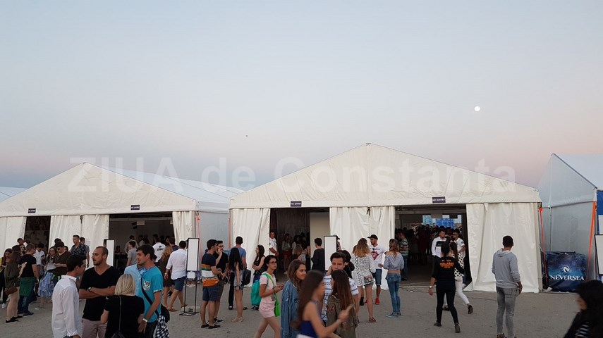 live video festivalul neversea la debut mii de tineri asteapta sa se distreze pe muzica marilor artisti