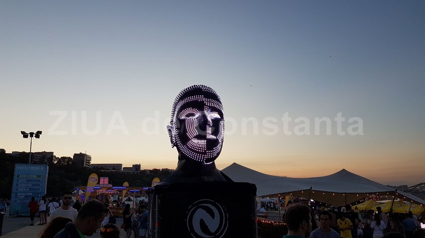 prima zi a festivalului neversea peste 45 000 de persoane au participat la concerte rita ora pentru prima