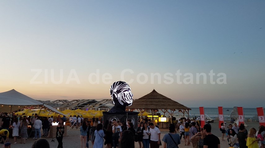 live video festivalul neversea la debut mii de tineri asteapta sa se distreze pe muzica marilor artisti