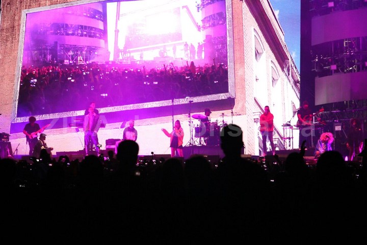 live video festivalul neversea la debut mii de tineri asteapta sa se distreze pe muzica marilor artisti