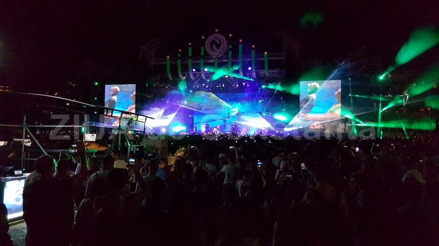 live video festivalul neversea la debut mii de tineri asteapta sa se distreze pe muzica marilor artisti