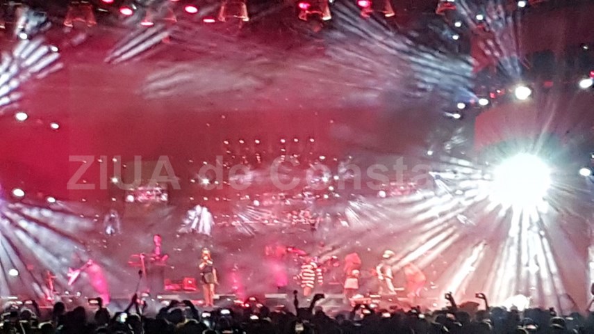 live video festivalul neversea la debut mii de tineri asteapta sa se distreze pe muzica marilor artisti