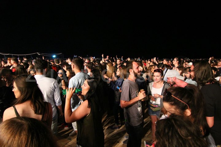 live video festivalul neversea la debut mii de tineri asteapta sa se distreze pe muzica marilor artisti
