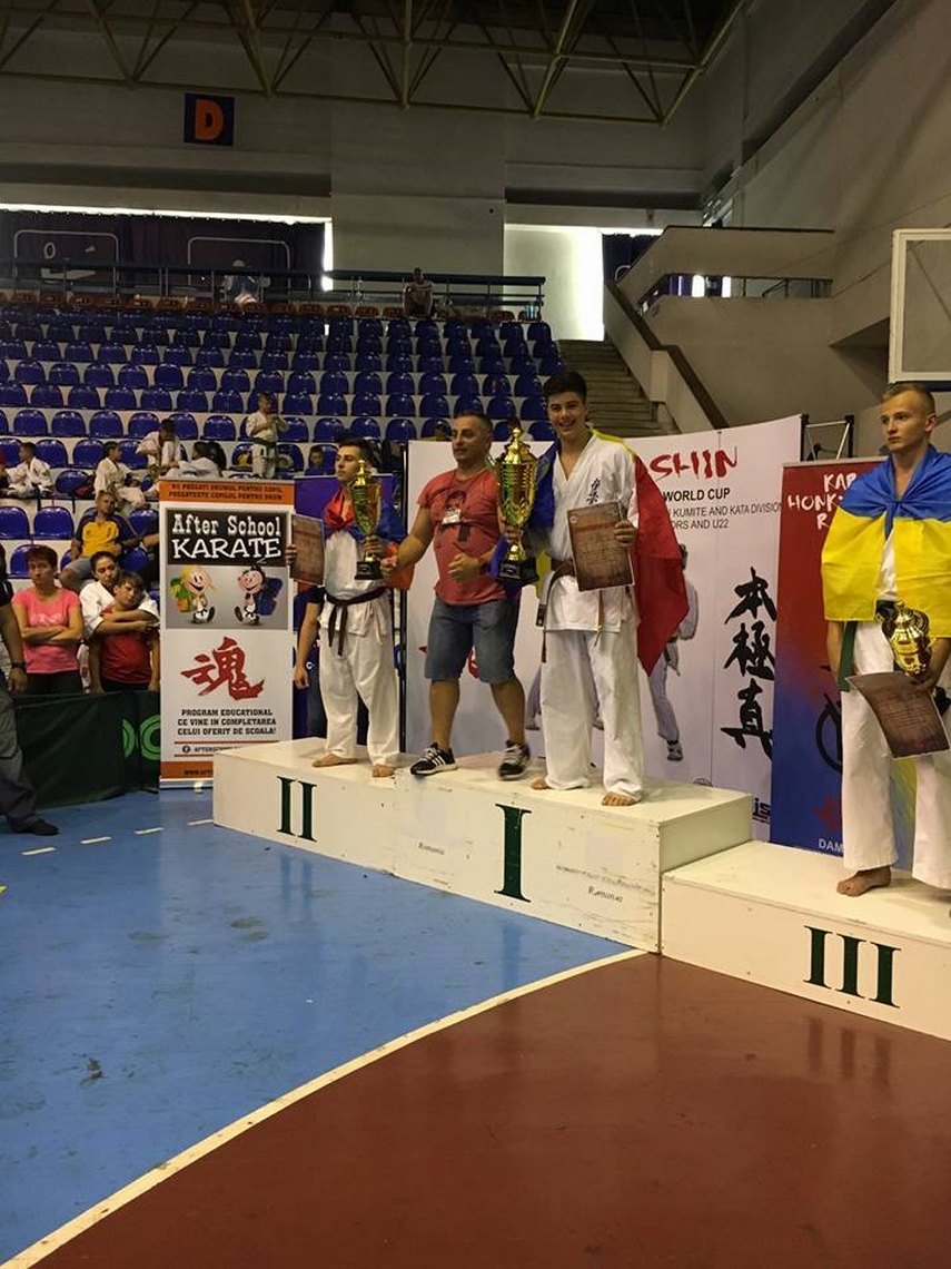 shihan hitoshi kiyama invitat special la eforie sud petre colis de la oyama karate constanta pe locul