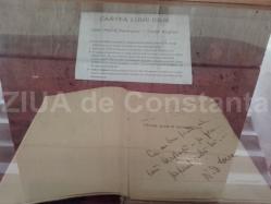 La Biblioteca Judeţeană Constanţa Cartea-vedetă a lunii iulie poartă autograful... poetic al lui Arghezi (galerie foto)