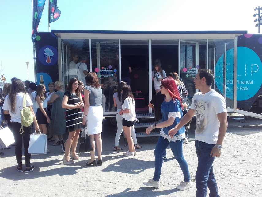 scoala de bani pe roti proiect inedit lansat de bcr a ajuns la constanta galerie foto 635169