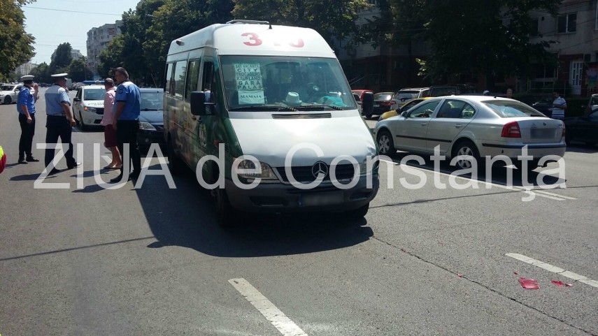 accident in municipiul constanta la trocadero un microbuz de trecatori a izbit in spate un autoturism