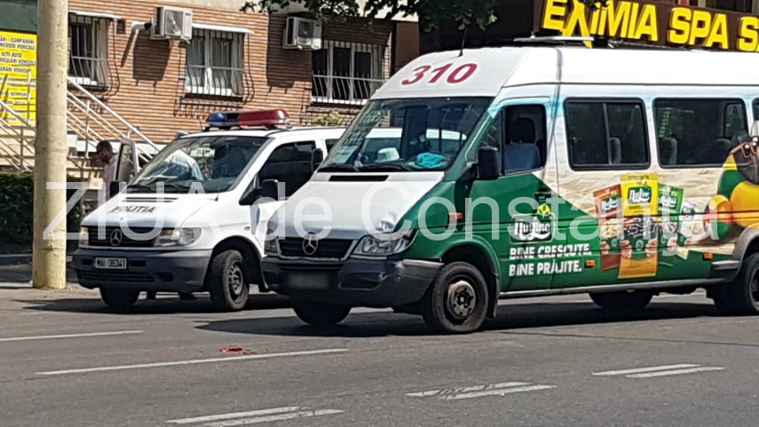 accident in municipiul constanta la trocadero un microbuz de trecatori a izbit in spate un autoturism