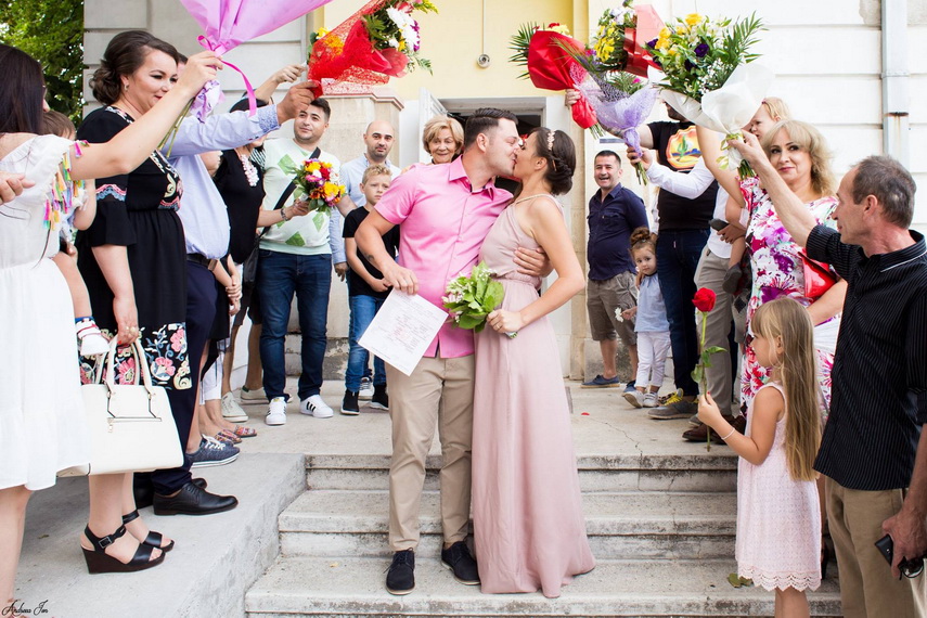 festivitatile continua la campulung moldovenesc fostul fotbalist vasilica pacuraru s a casatorit la constanta