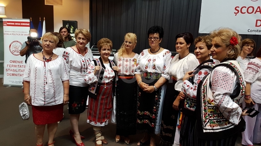 sa fiti mandre ca sunteti social democrate a transmis viorica dancila parada costumelor populare si expozitia