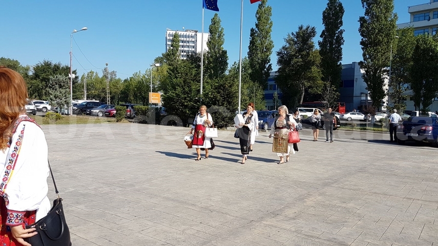 sa fiti mandre ca sunteti social democrate a transmis viorica dancila parada costumelor populare si expozitia