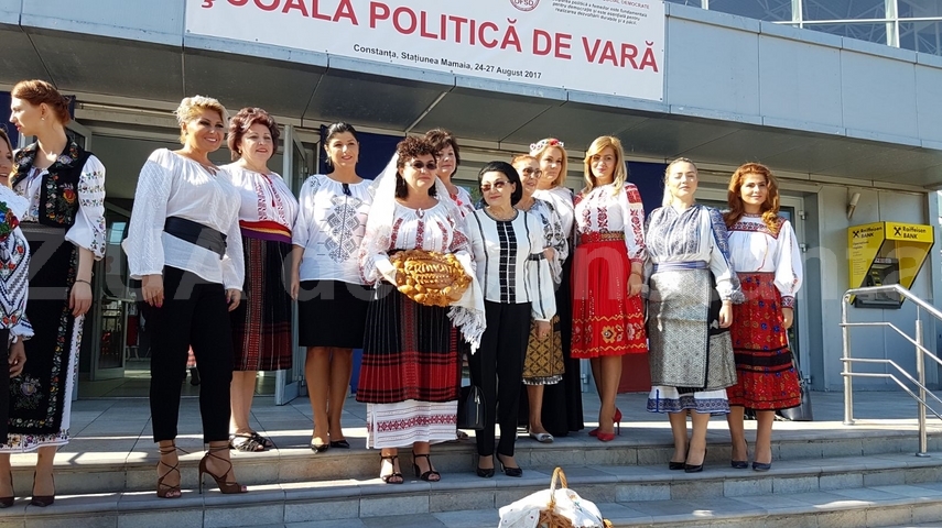 sa fiti mandre ca sunteti social democrate a transmis viorica dancila parada costumelor populare si expozitia