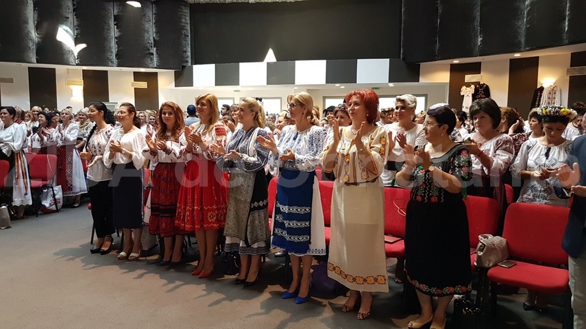 sa fiti mandre ca sunteti social democrate a transmis viorica dancila parada costumelor populare si expozitia