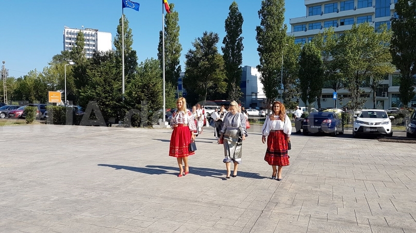 sa fiti mandre ca sunteti social democrate a transmis viorica dancila parada costumelor populare si expozitia
