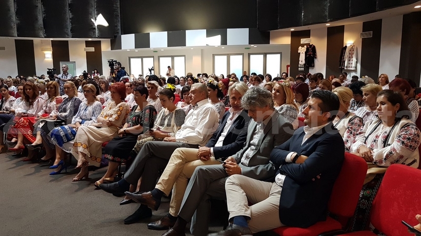 sa fiti mandre ca sunteti social democrate a transmis viorica dancila parada costumelor populare si expozitia