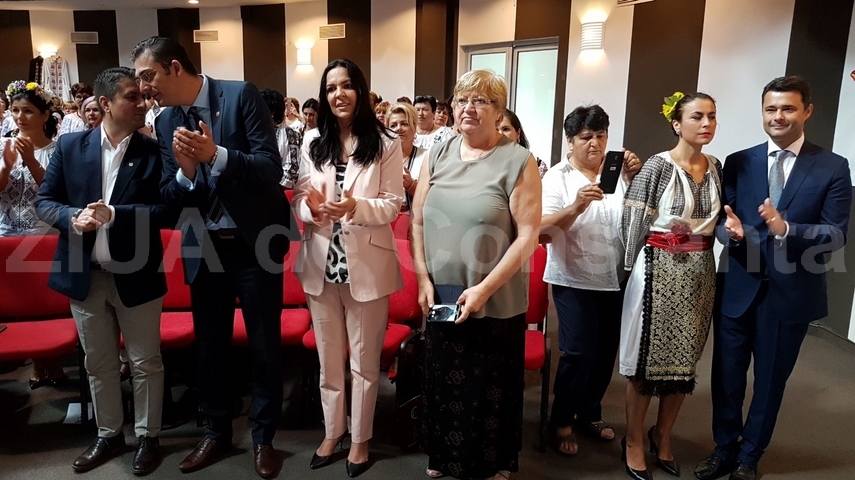 sa fiti mandre ca sunteti social democrate a transmis viorica dancila parada costumelor populare si expozitia