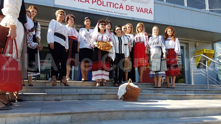 sa fiti mandre ca sunteti social democrate a transmis viorica dancila parada costumelor populare si expozitia