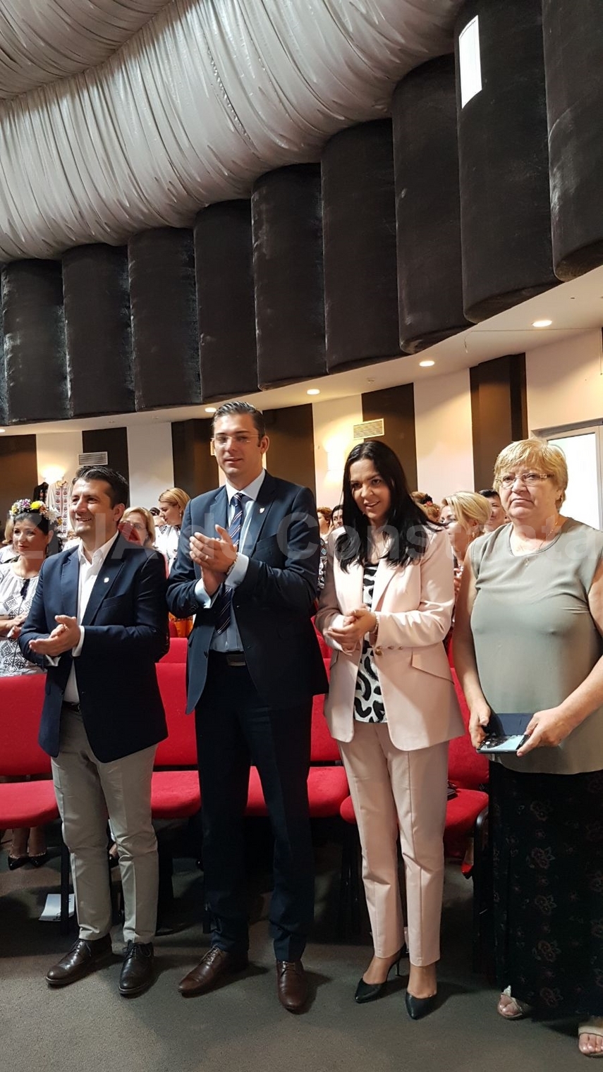 sa fiti mandre ca sunteti social democrate a transmis viorica dancila parada costumelor populare si expozitia